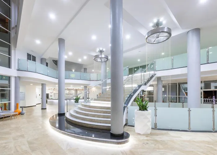 Chatur Playa Real 4* 아데제