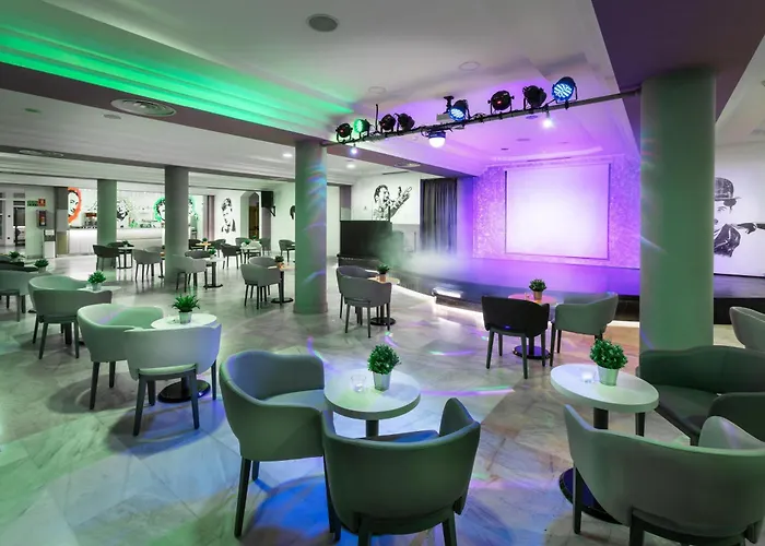 Chatur Playa Real 4* 아데제